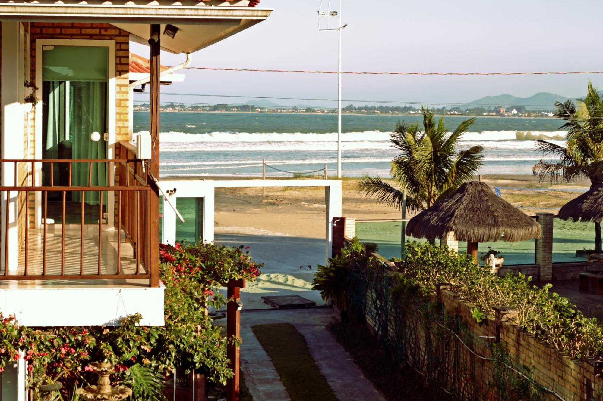 Pousada Recanto Edenico - A Beira Mar Da Praia Ponta Do Papagaio, Palhoca Sc Exterior foto
